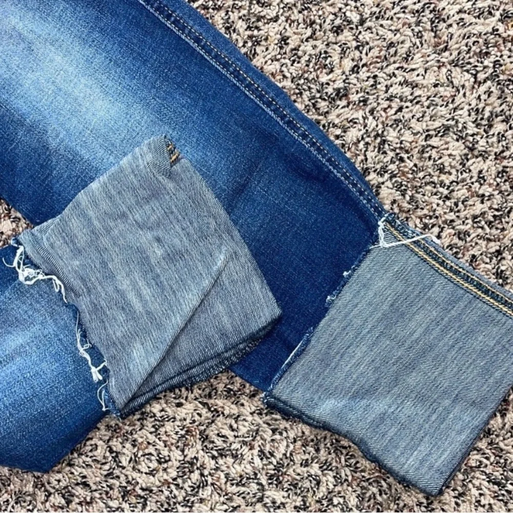 KanCan High Rise Distressed Cuffed Blue Jeans Size 11/29 - Picture 3 of 6